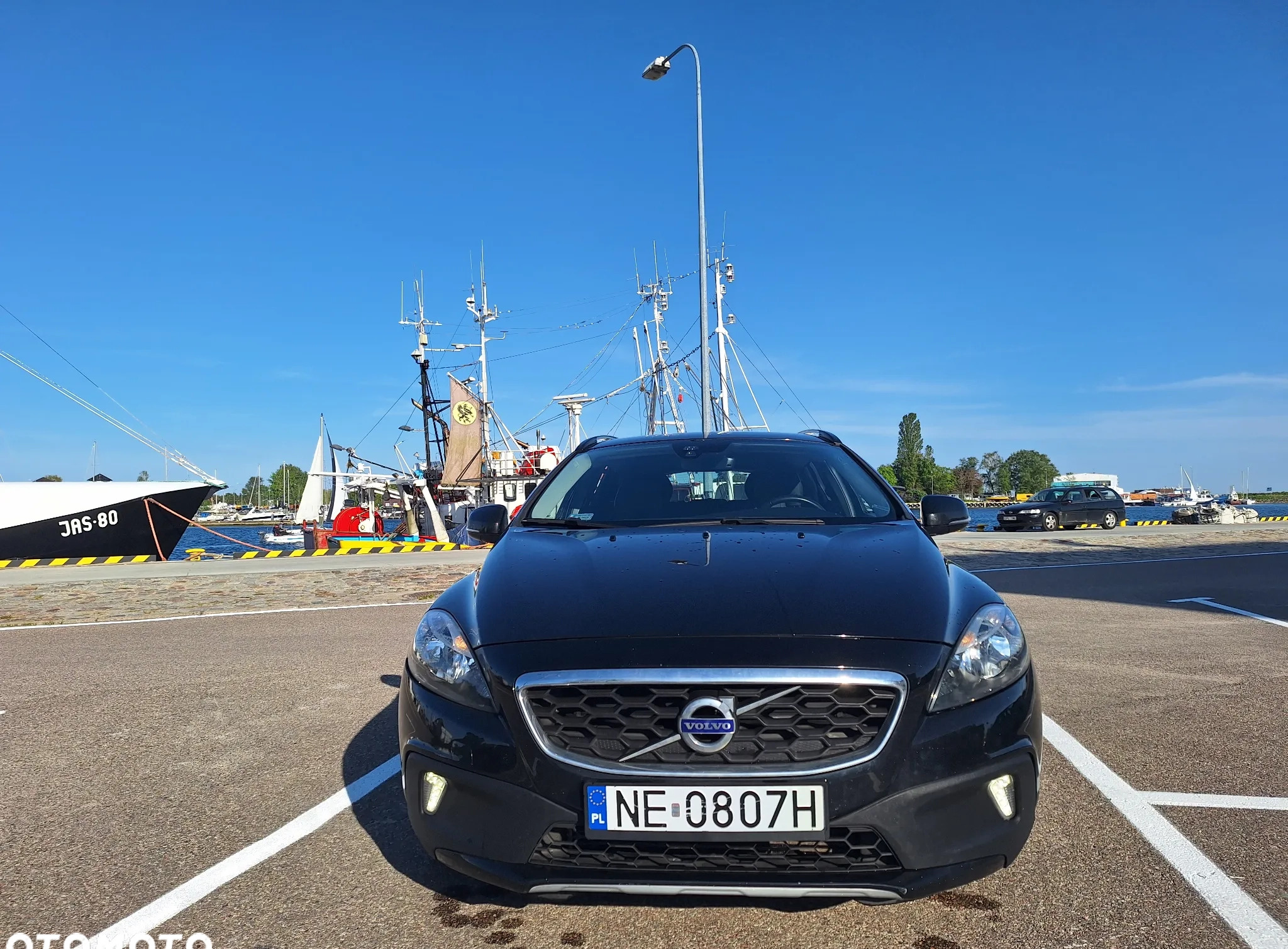 Volvo V40 cena 56900 przebieg: 132000, rok produkcji 2016 z Gdynia małe 254